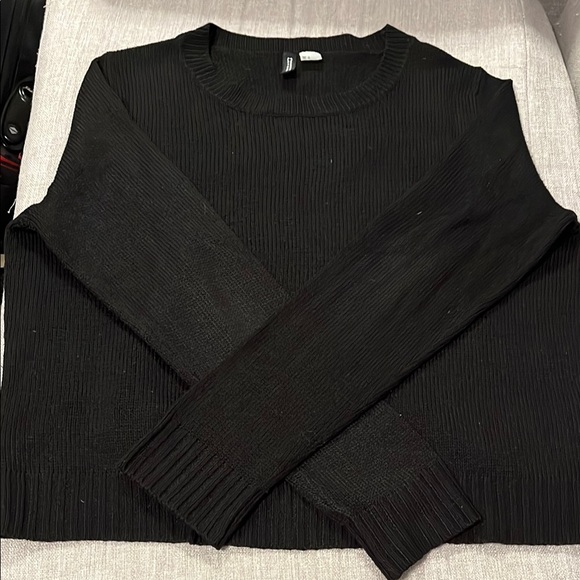 H&M Black Crew Neck Sweater with Ribbed Texture - Picture 1 of 2